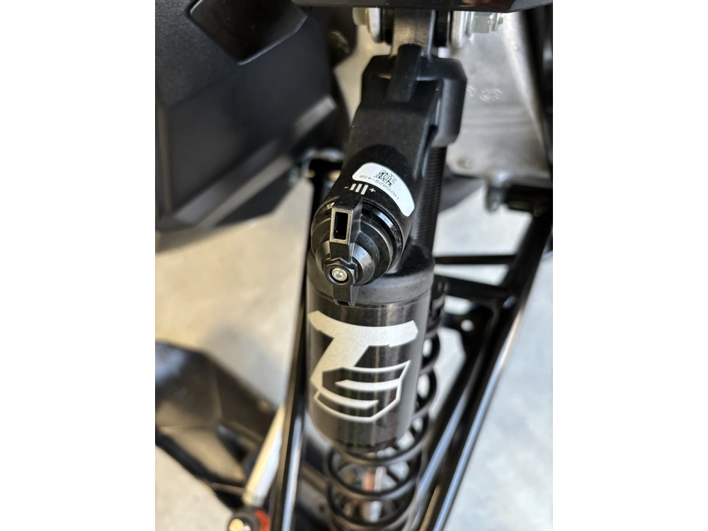 Polaris Indy S4 Adventure 137 1.5 W Studs 2023 alt