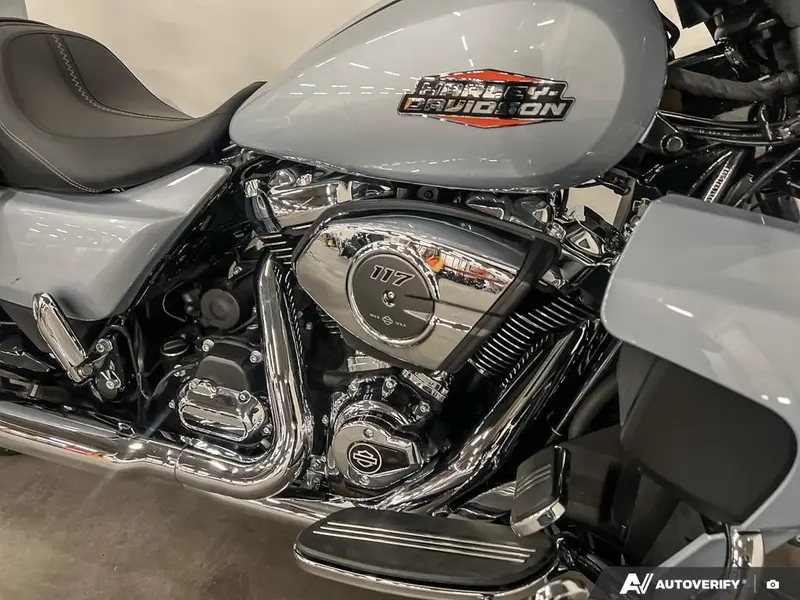 2025 Harley-Davidson FLHX - Street Glide® thumbnail 17