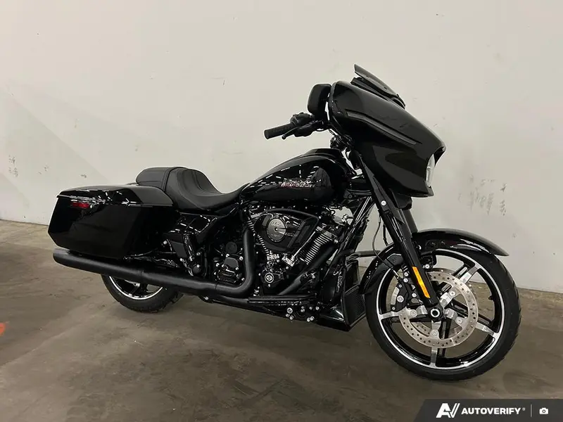 2025 Harley-Davidson FLHX - Street Glide® thumbnail 3