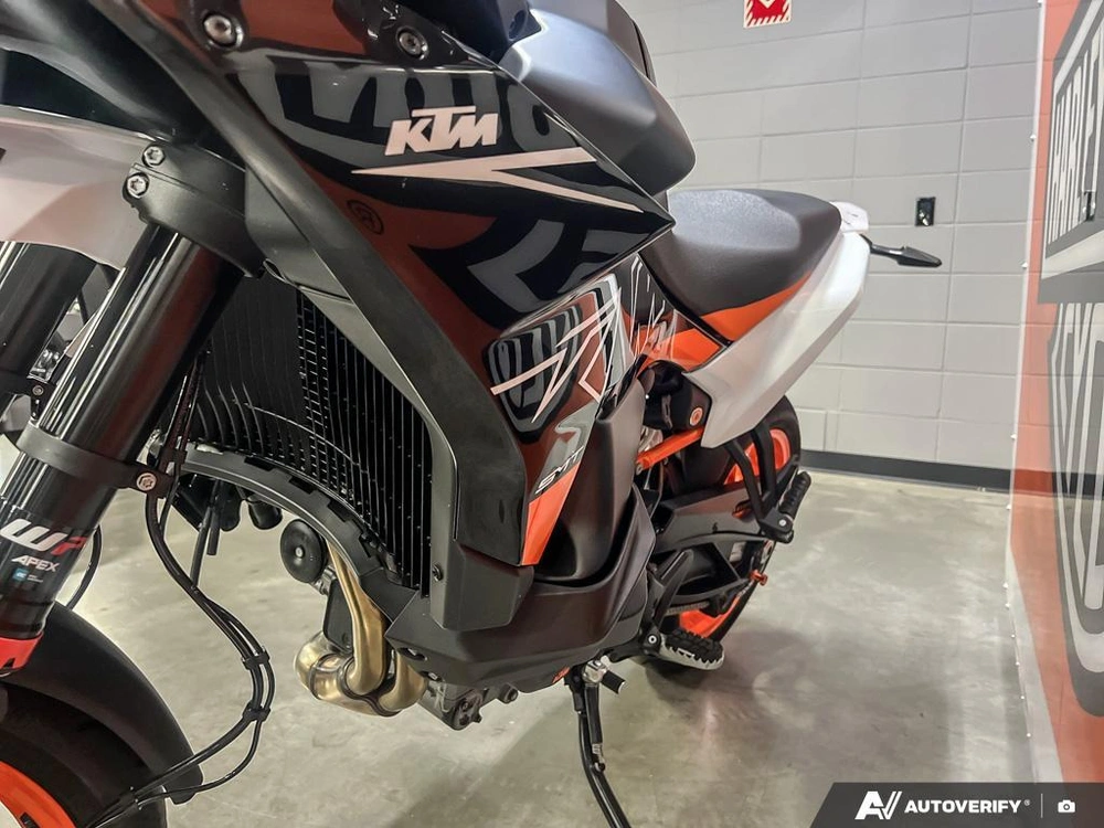 2024 Ktm 890 Smt alt