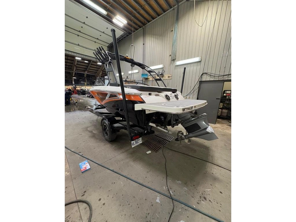 Regal 19 Surf 2019 alt