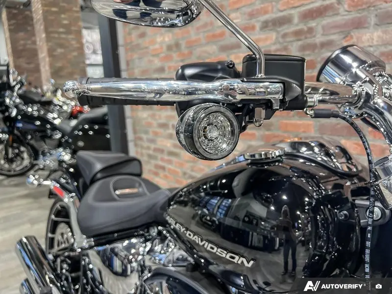2025 Harley-Davidson FXBR - Breakout™ thumbnail 18