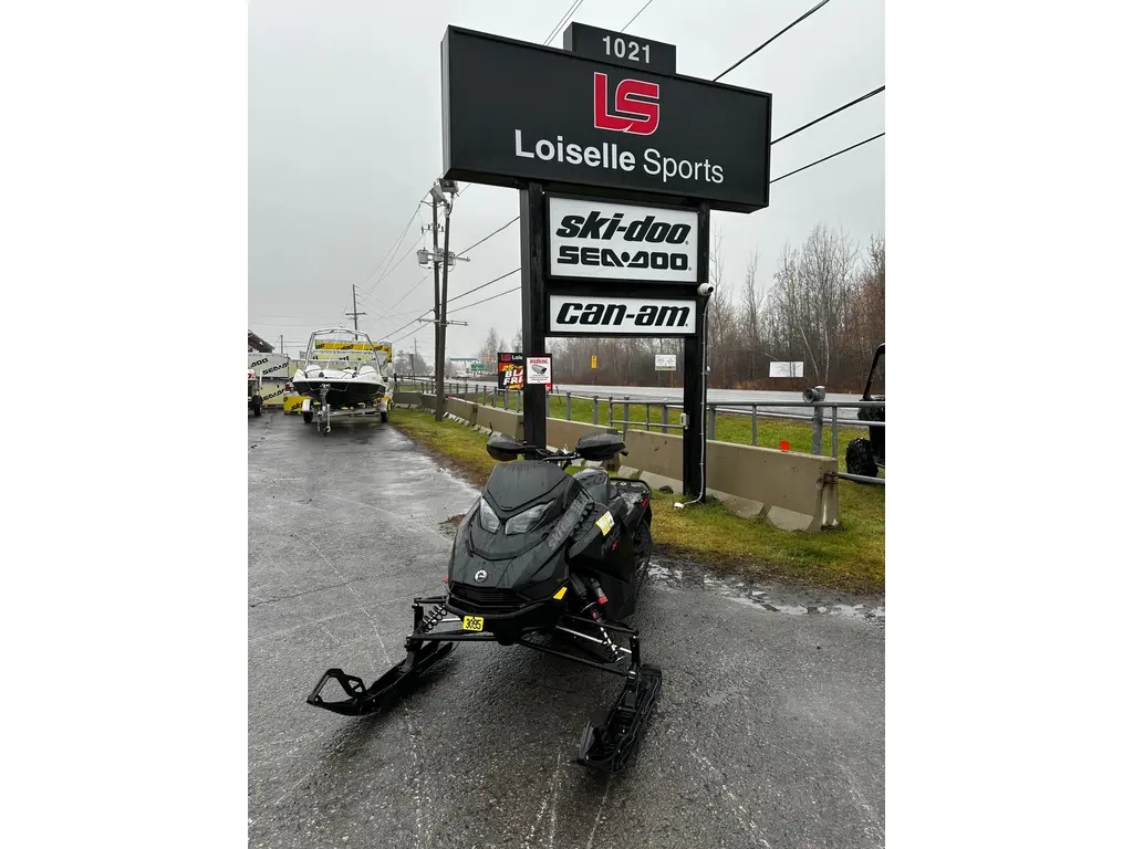 Ski-Doo MXZ XRS 850 S-S + Big screen 2025
