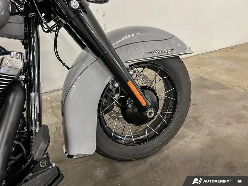 2025 Harley-Davidson FLHC - Heritage Classic thumbnail 8