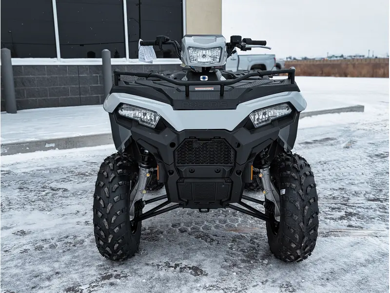 Polaris Sportsman 570 // Ghost Gray 2026