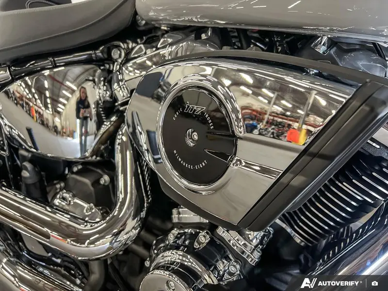 2025 Harley-Davidson FXBR - Breakout™ thumbnail 21