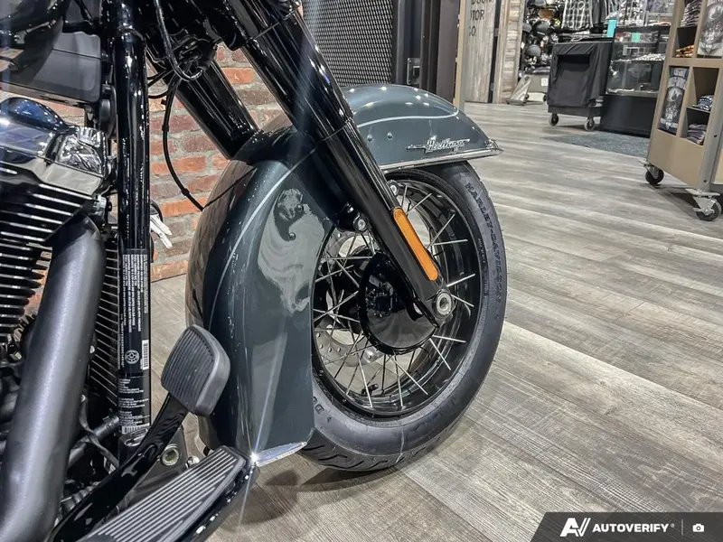 2025 Harley-Davidson FLHC - Heritage Classic thumbnail 8