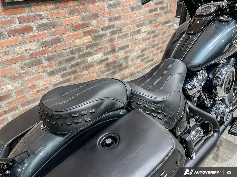 2025 Harley-Davidson FLHC - Heritage Classic thumbnail 22