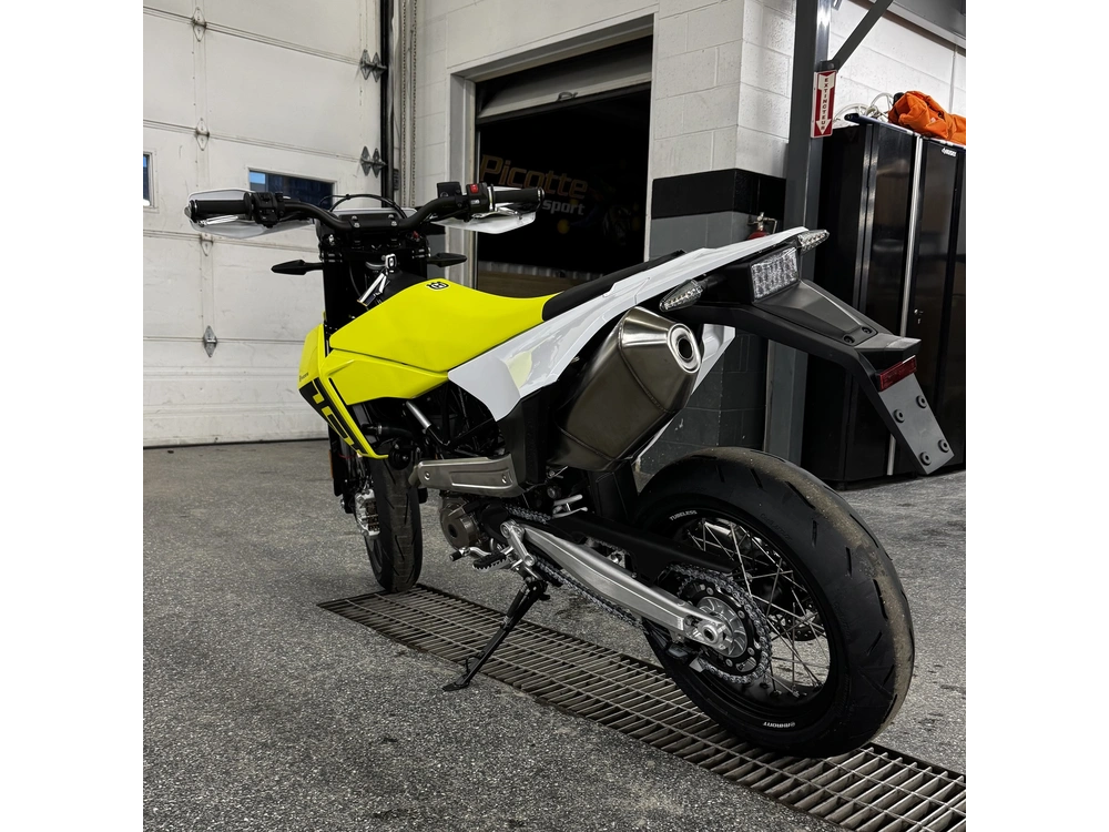 Husqvarna 701 Supermoto 2026 alt