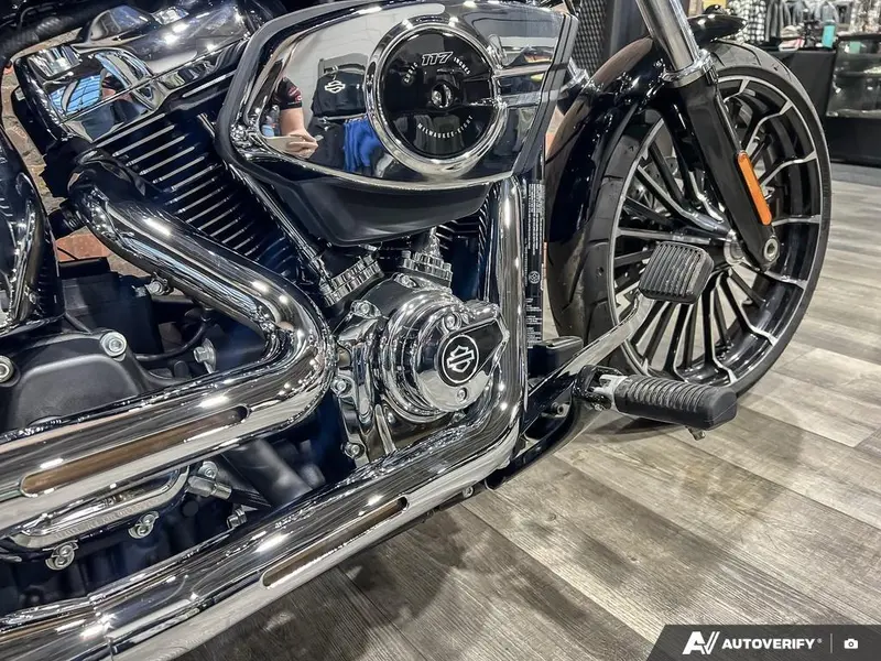 2025 Harley-Davidson FXBR - Breakout™ thumbnail 11