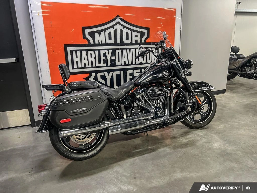 2018 Harley-davidson Flhcs - Softail® Heritage Classic 114 alt