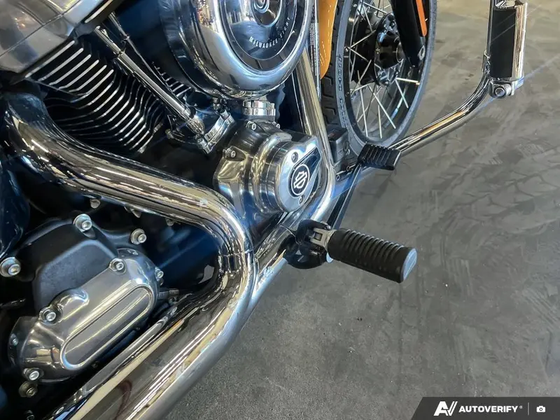 2025 Harley-Davidson FXBB - Street Bob® thumbnail 11