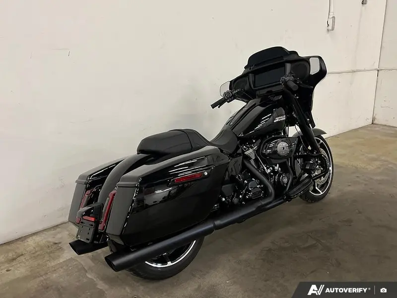 2025 Harley-Davidson FLHX - Street Glide® thumbnail 5