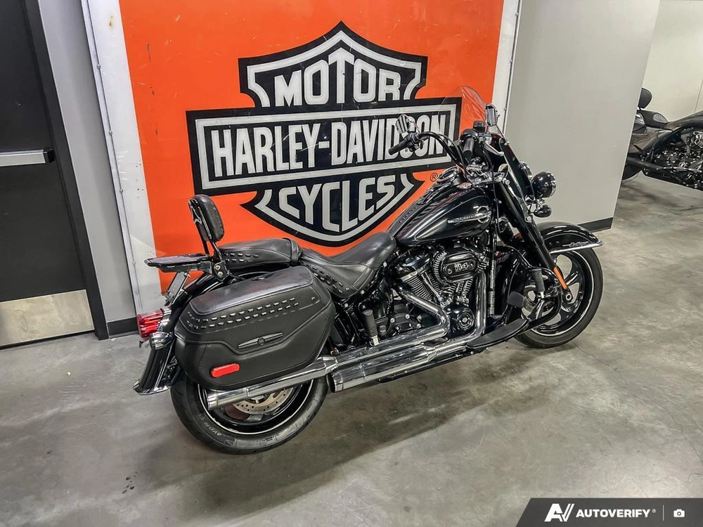 2018 Harley-davidson Flhcs - Softail® Heritage Classic 114 alt