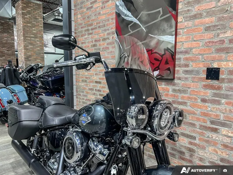 2025 Harley-Davidson FLHC - Heritage Classic thumbnail 6