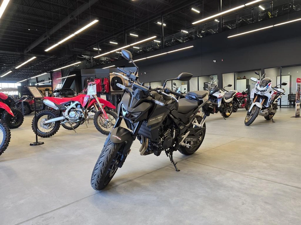 Honda Cb750 2025 alt