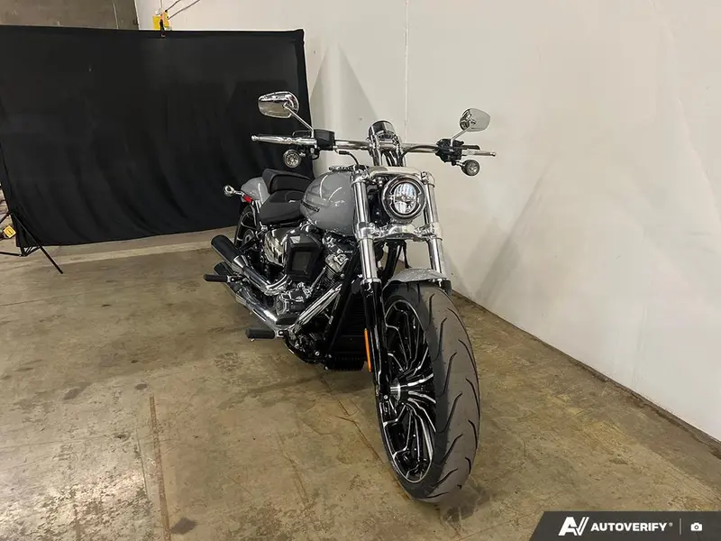 2025 Harley-Davidson FXBR - Breakout™ thumbnail 2
