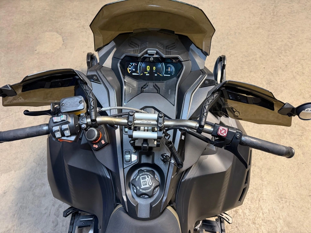 Ski-doo Mach Z 2022 alt