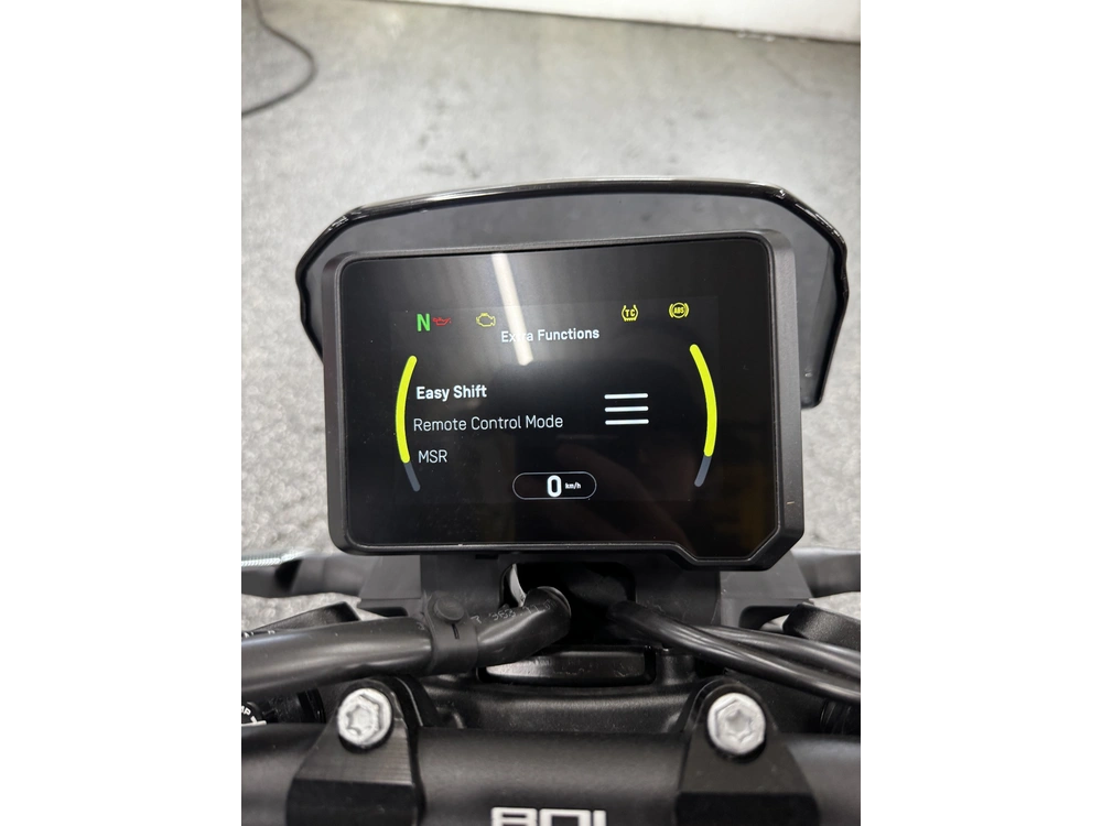 Husqvarna Svartpilen 801 2025 alt