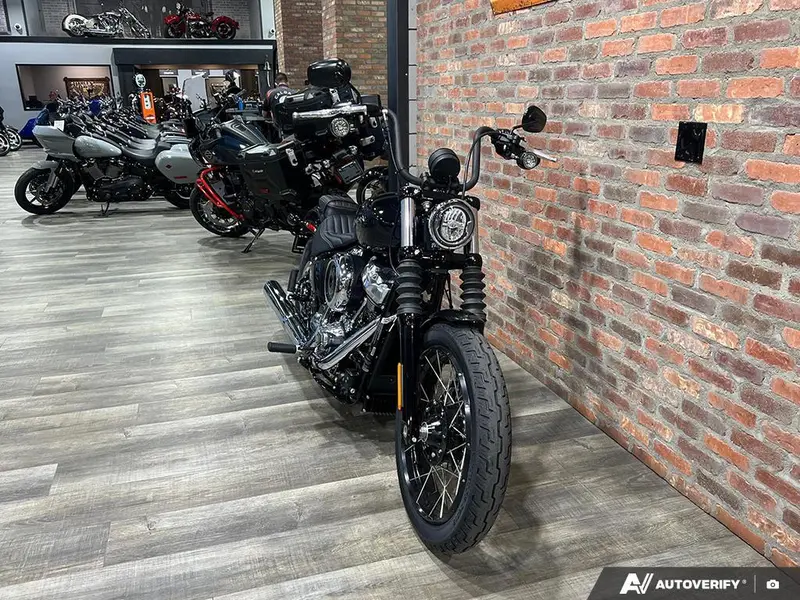 2025 Harley-Davidson FXBB - Street Bob® thumbnail 2