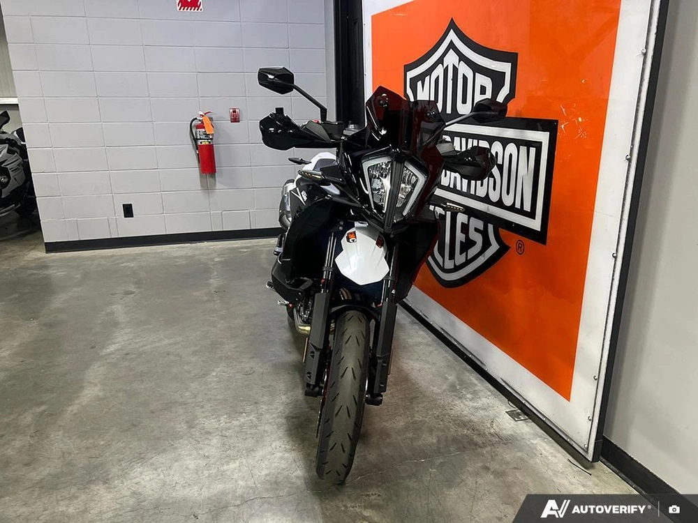 2024 Ktm 890 Smt alt