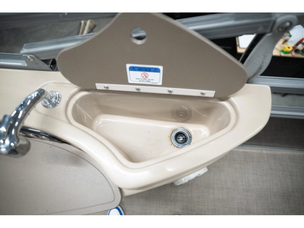 2016 Regency 254dl3 alt