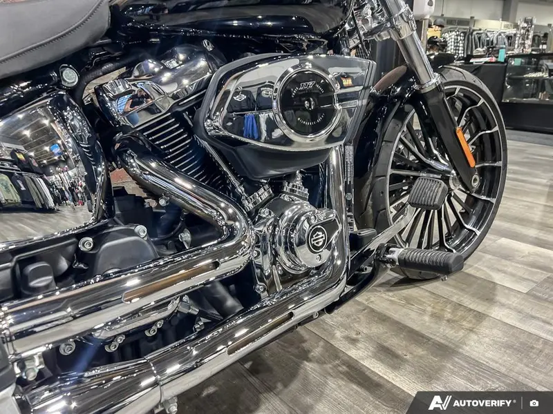 2025 Harley-Davidson FXBR - Breakout™ thumbnail 11