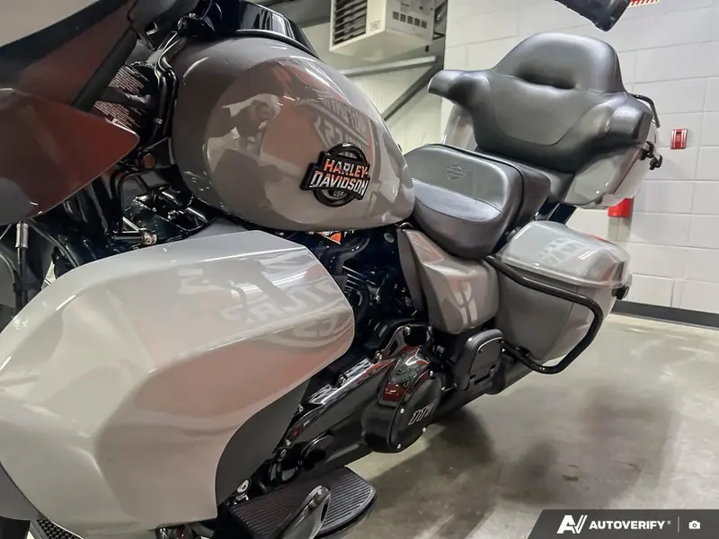 2025 Harley-Davidson FLHXU - Street Glide® Ultra thumbnail 17