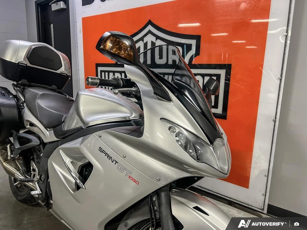 2011 Triumph Sprint Gt Sprint Gt 1050 alt