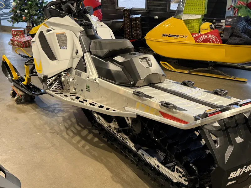 2024 Ski-Doo SUMMIT NEO 600 EFI (40) Cobra FlexEdge 1.6" E.S.   LAC