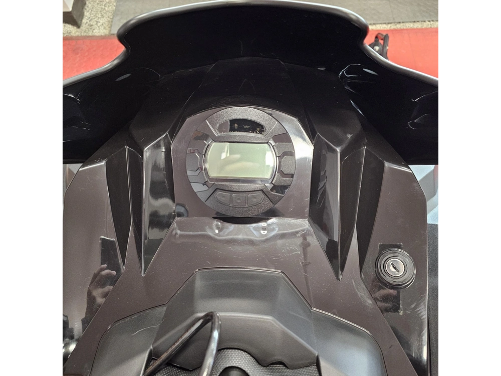 2025 Yamaha Sxv4nmsb alt