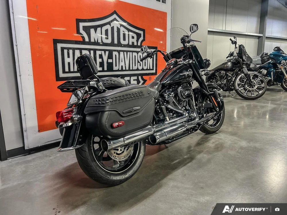 2018 Harley-davidson Flhcs - Softail® Heritage Classic 114 alt