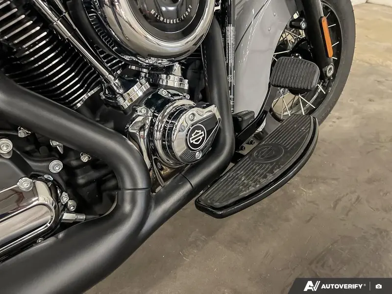 2025 Harley-Davidson FLHC - Heritage Classic thumbnail 11