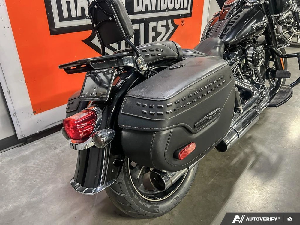 2018 Harley-davidson Flhcs - Softail® Heritage Classic 114 alt