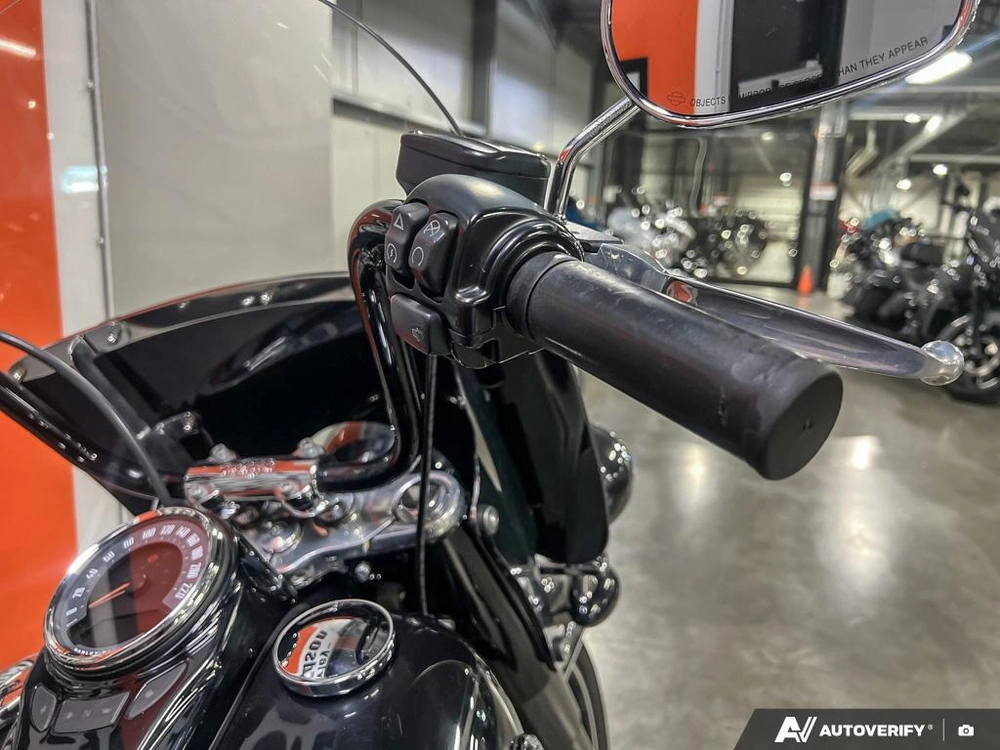 2018 Harley-davidson Flhcs - Softail® Heritage Classic 114 alt