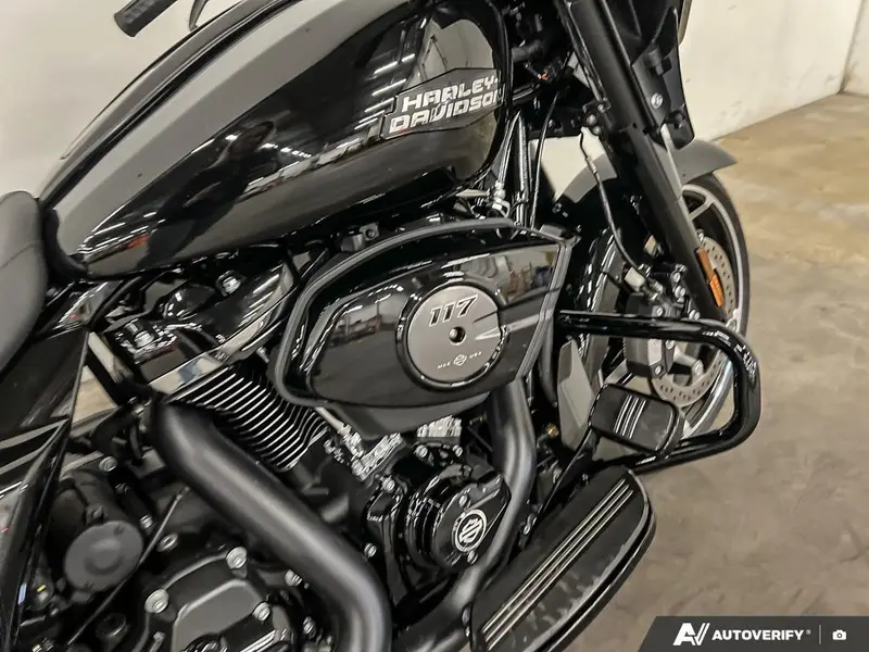 2025 Harley-Davidson FLHX - Street Glide® thumbnail 10