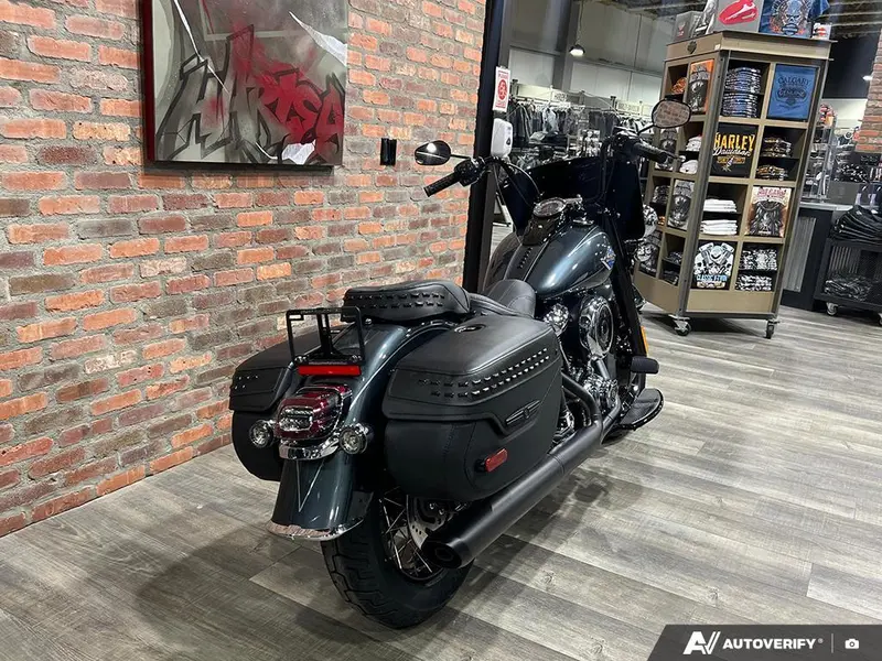 2025 Harley-Davidson FLHC - Heritage Classic thumbnail 5