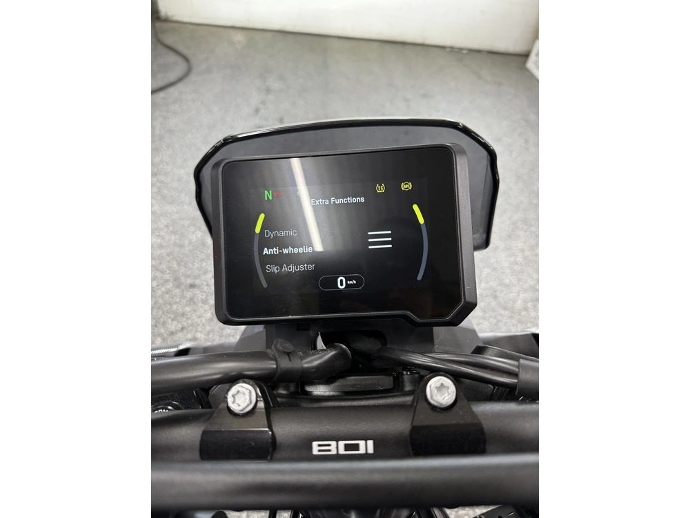 Husqvarna Svartpilen 801 2025 alt