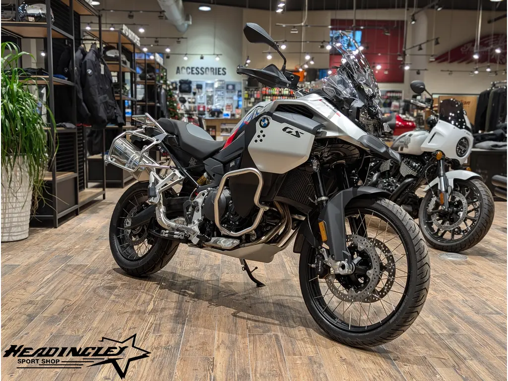 2025 BMW F 900 GS Adventure // White Aluminum Metallic Matte 