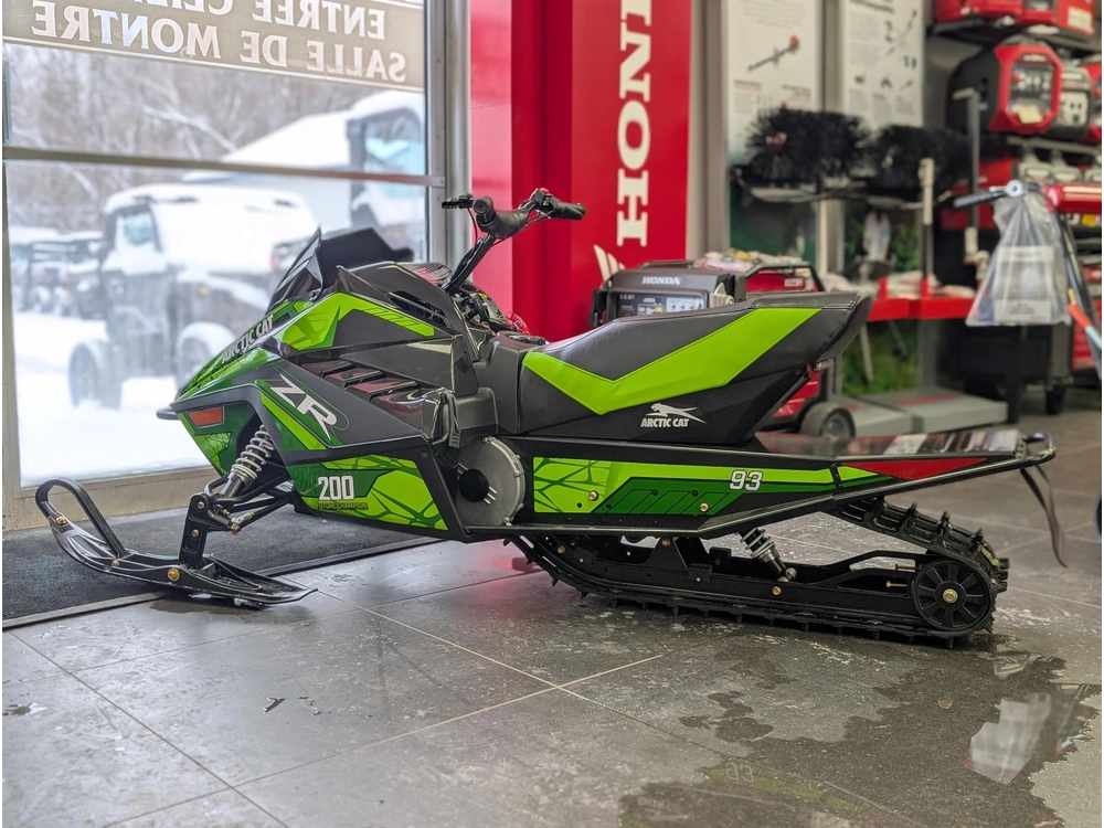 2026 Arctic Cat Zr200 Es 2026 Racer Zr 200 | 🌍 Concurrents : Mxz200 / Snoscoot Sno Scoot | alt