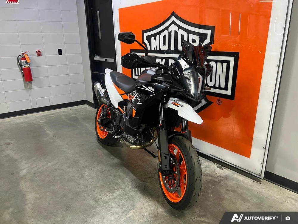 2024 Ktm 890 Smt alt