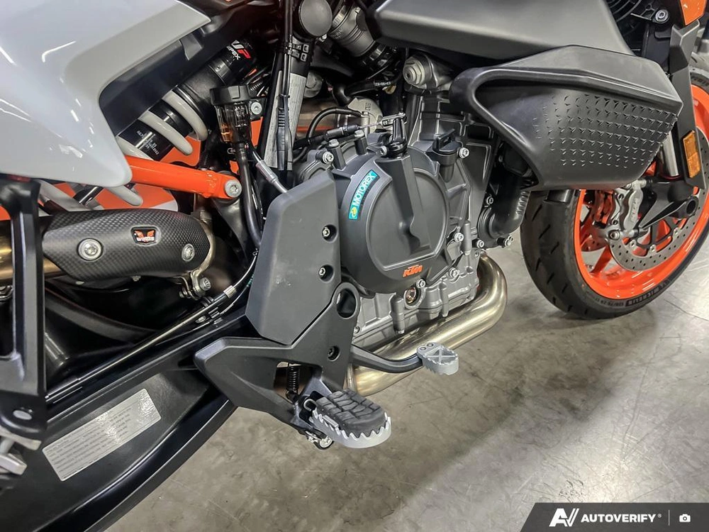 2024 Ktm 890 Smt alt