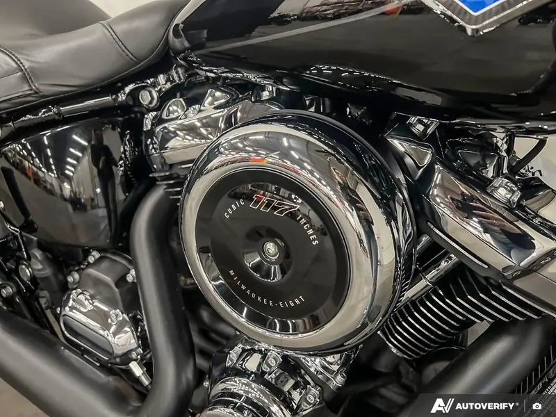 2025 Harley-Davidson FLHC - Heritage Classic thumbnail 20