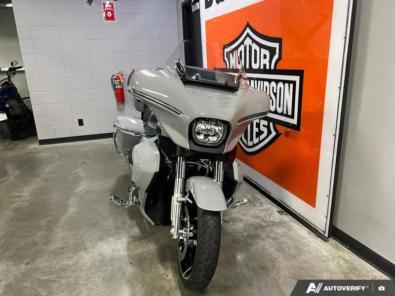 2025 Harley-Davidson FLHXU - Street Glide® Ultra thumbnail 2