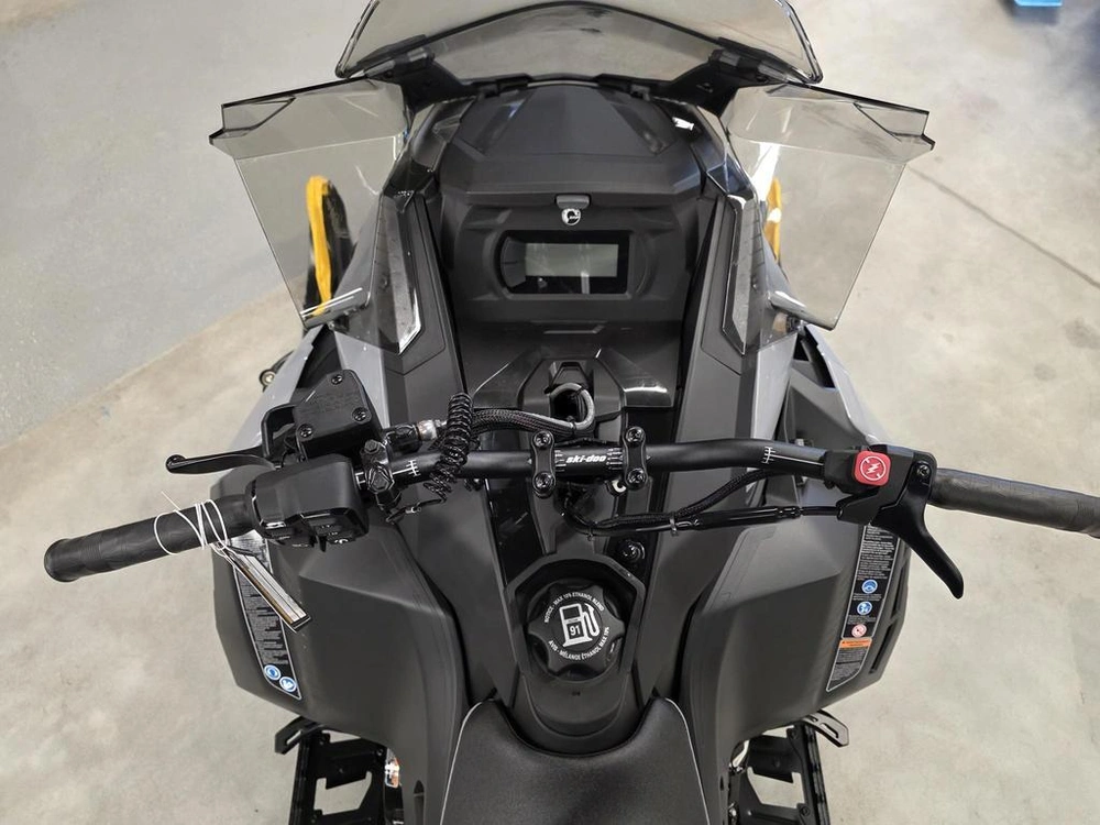 Ski-doo Renegade Adrenaline 900 Ace Turbo R 2025 alt