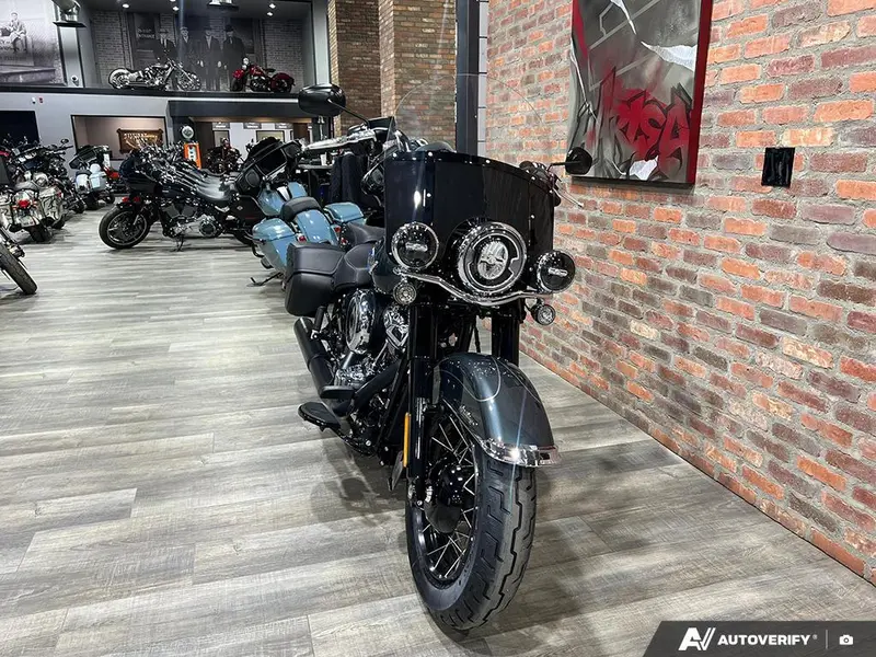 2025 Harley-Davidson FLHC - Heritage Classic thumbnail 2