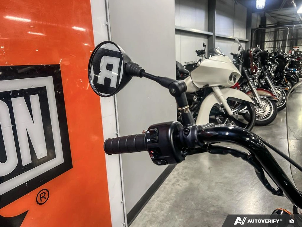 2022 Indian Motorcycle Scout® Bobber Abs Black Metallic alt