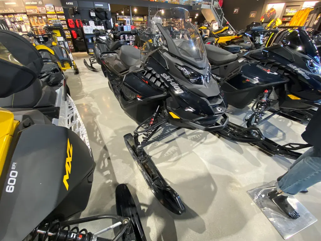 2025 Ski-Doo Renegade X 900 Turbo R