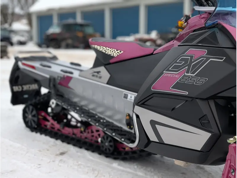 2026 Arctic Cat ZR 858 137 EXT EPS CN | 🏁 EXT 137 – performance sentier + technologie EPS 🏁 | Direction Assistée