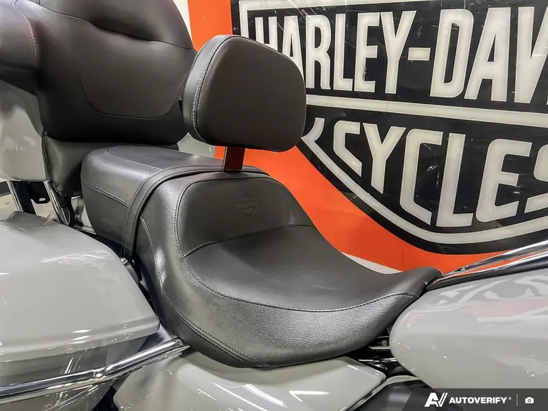 2025 Harley-Davidson FLHXU - Street Glide® Ultra thumbnail 19